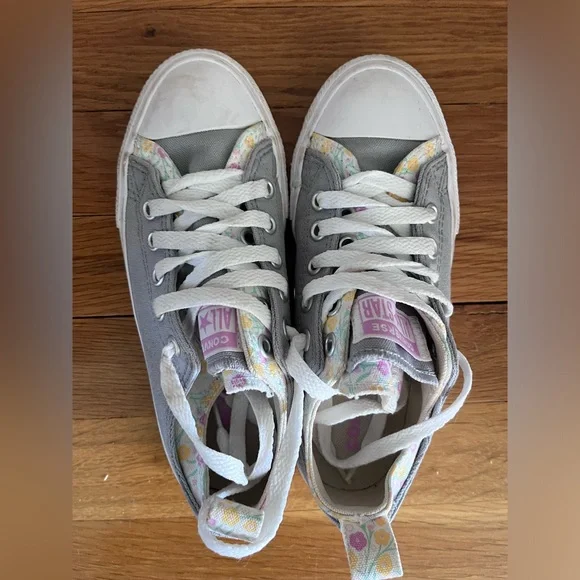 Converse Chuck Taylor Gray and Floral Low Top Girls size 1 Sneakers - Picture 7 of 9